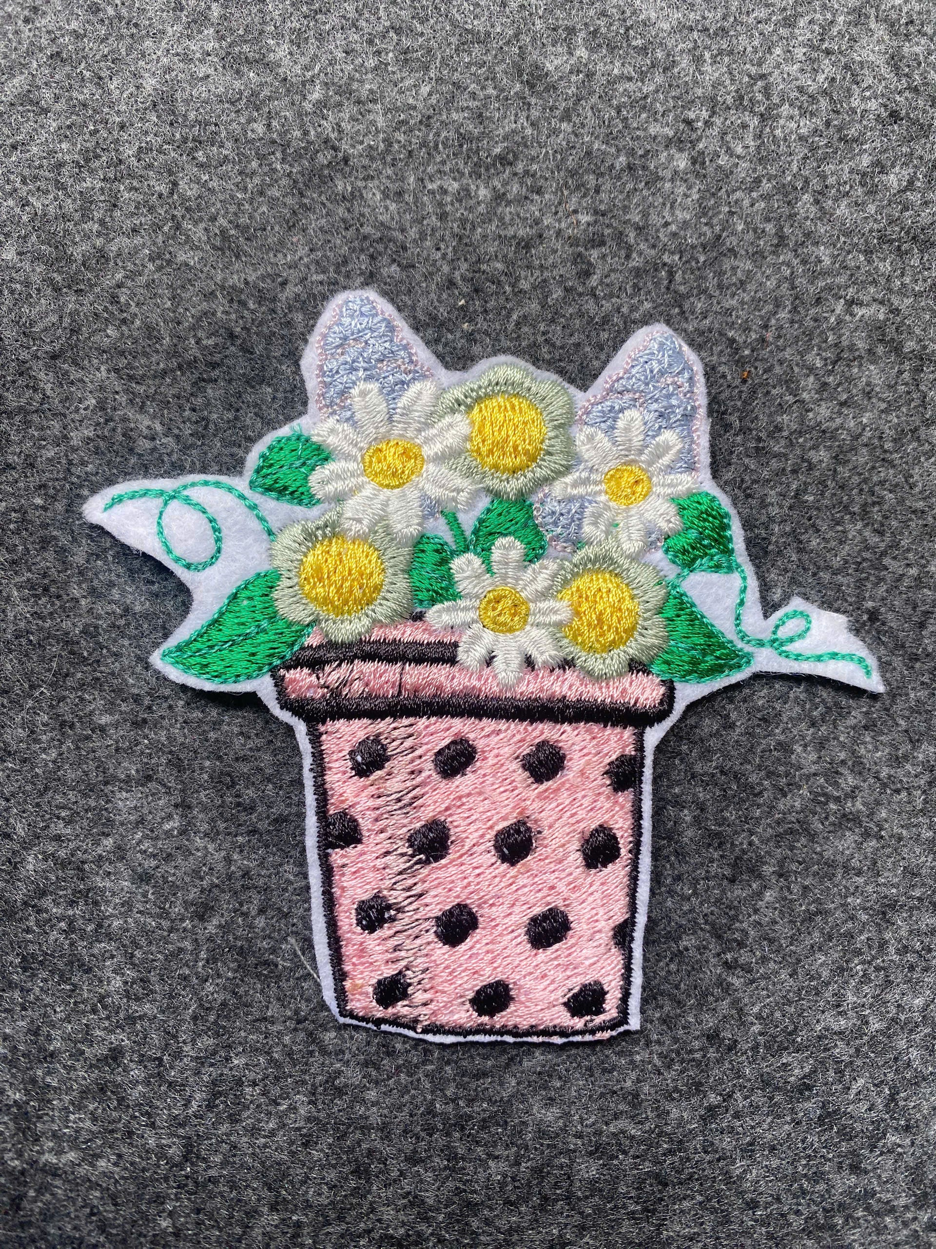 Daisy Flower Pot Patch - iron-on embroidered patch