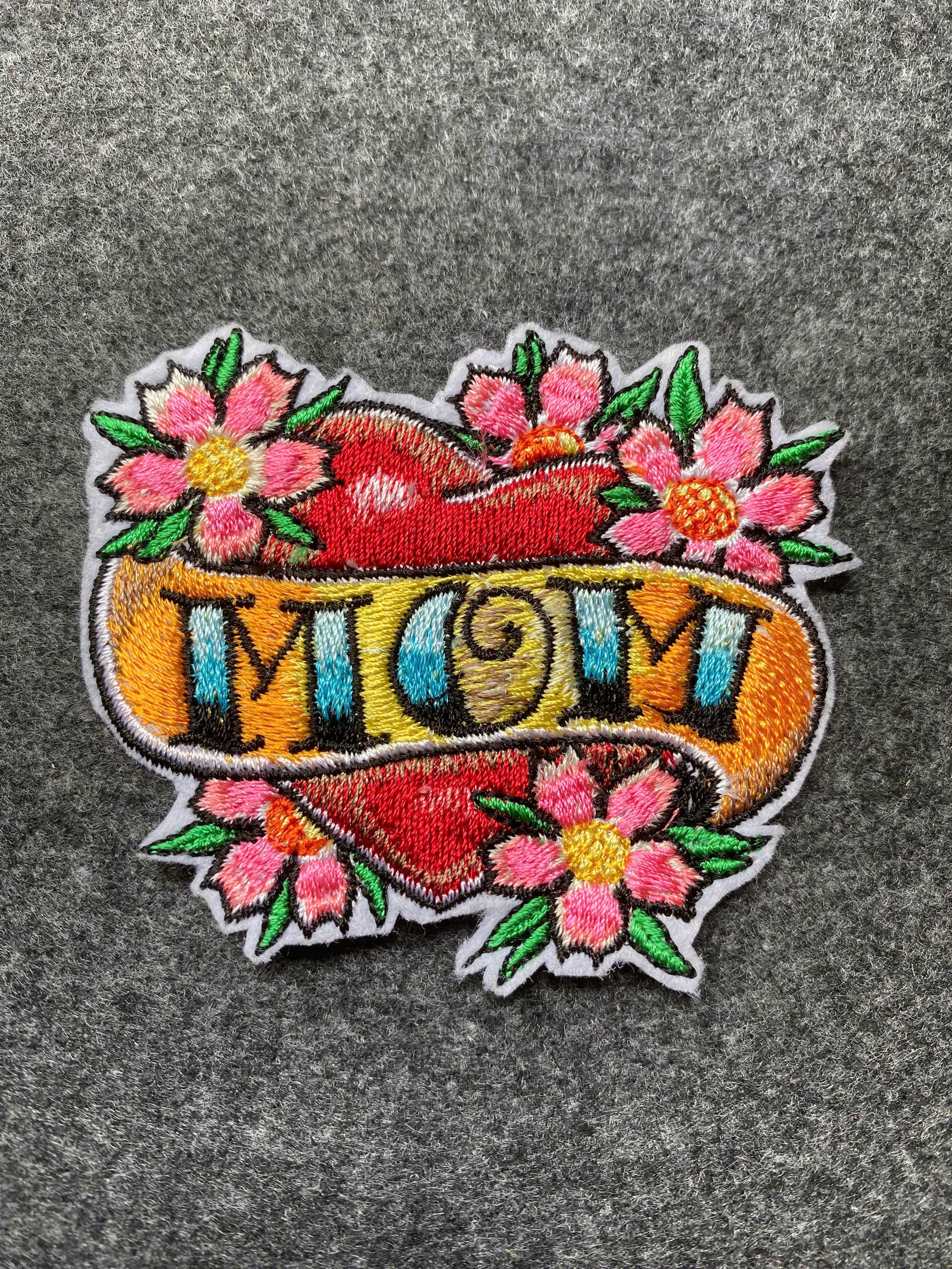 Heart MOM Banner Flowers Patch - iron-on embroidered patch
